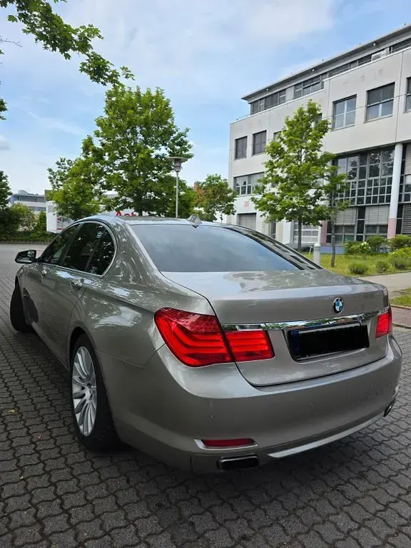 Gebraucht BMW 740 Performance 326 PS (239 kW) 2009 Beige Limousine