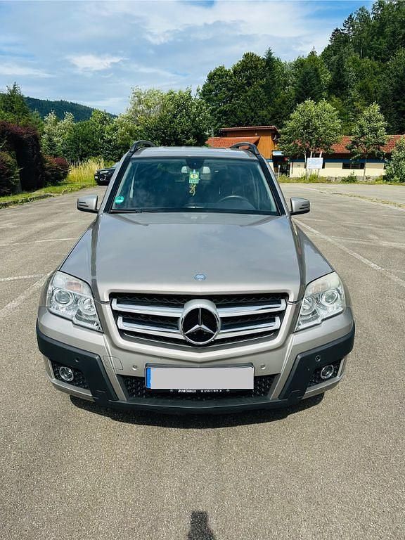 Grau Gebraucht 2008 Mercedes GLK320 SUV | 8.900 € (Fairer Preis) - Bild 1/4