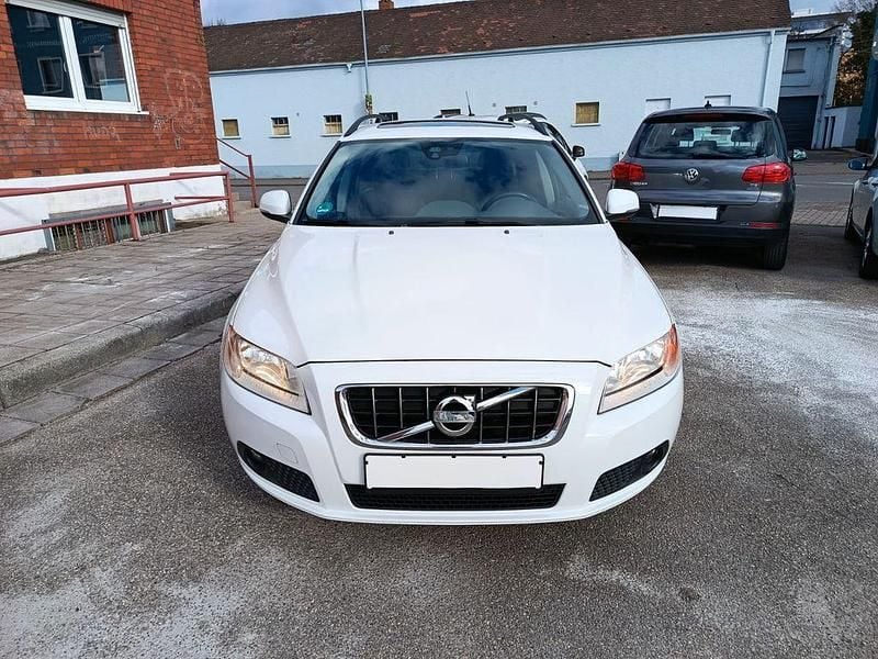 Gebraucht Volvo V70 Momentum 114 PS (83 kW) 2011 Weiß Kombi