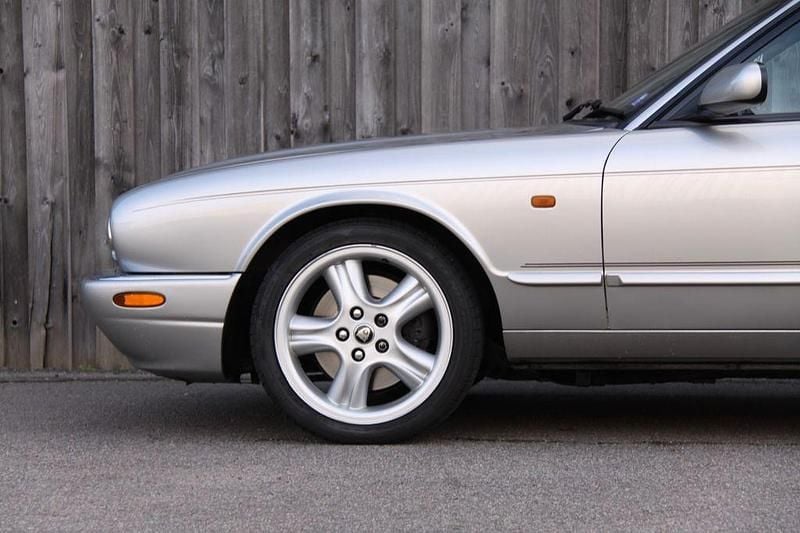 Gebraucht Jaguar XJR 363 PS (266 kW) 1999 Silber Limousine
