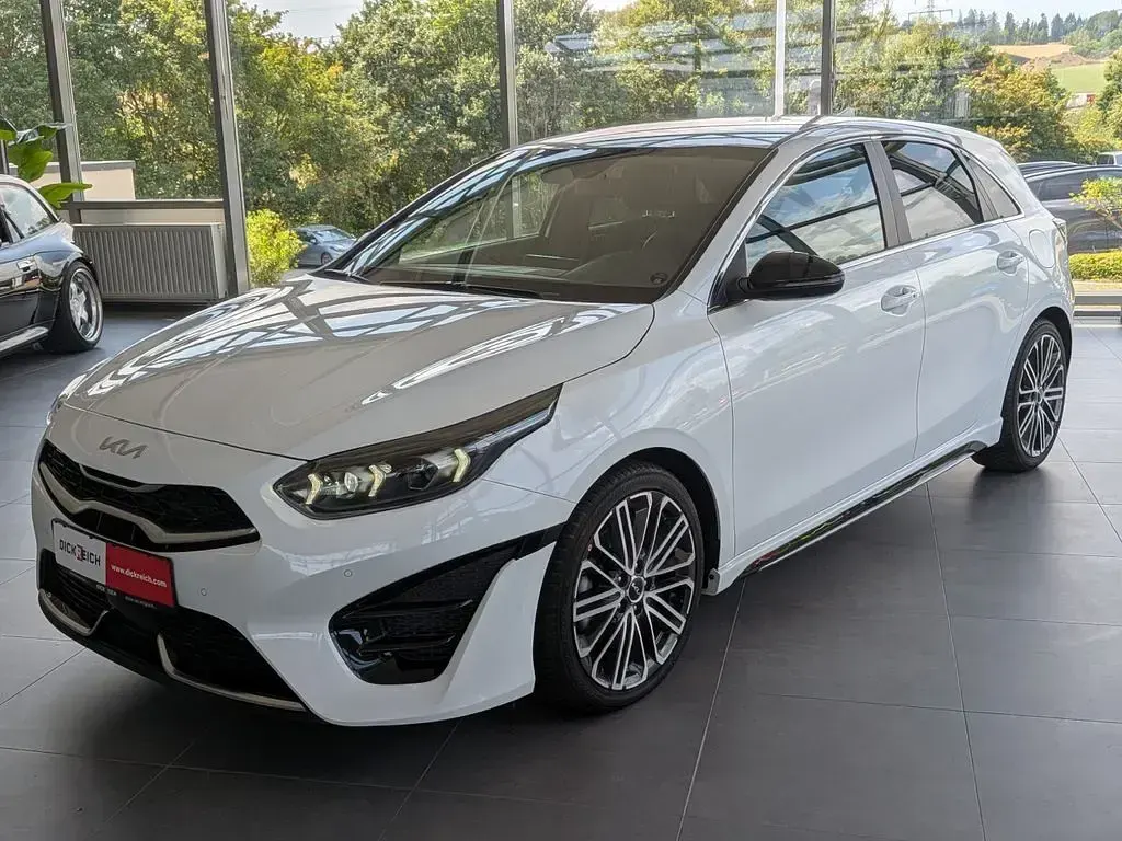 Gebraucht Kia Ceed GT GT-Line 140 PS (102 kW) 2026 (hw2) deluxeweiss met. Limousine