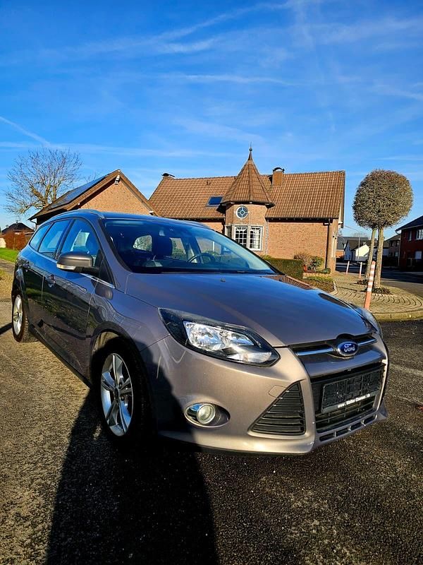 Usata Ford Focus 101 CV (74 kW) 2012 Grigio Station wagon