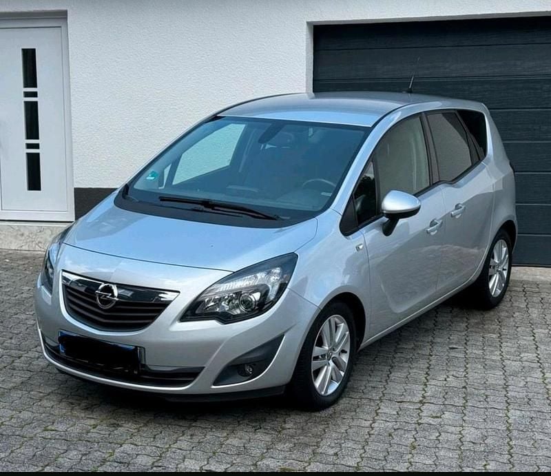 Gebraucht Opel Meriva 101 PS (74 kW) 2010 Silber Van / Kleinbus