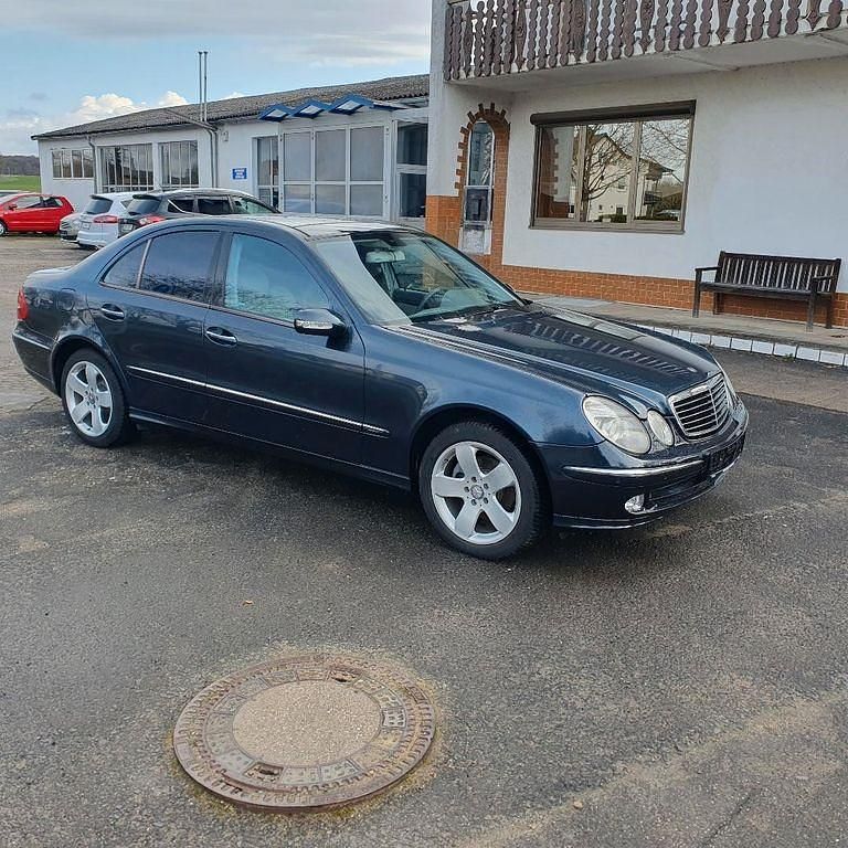 Gebraucht Mercedes E320 Avantgarde 204 PS (150 kW) 2003 Schwarz Limousine