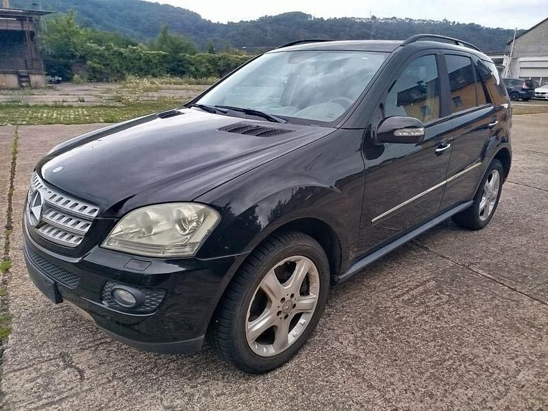 Schwarz Gebraucht 2008 Mercedes ML500 SUV | 5.900 € - Bild 1/4