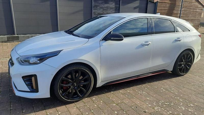Weiß Gebraucht 2019 Kia ProCeed Kleinwagen | 18.990 € (Guter Preis) - Bild 1/4