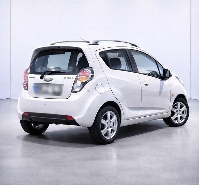 Gebraucht Chevrolet Spark LS 68 PS (50 kW) 2010 Weiß Kleinwagen