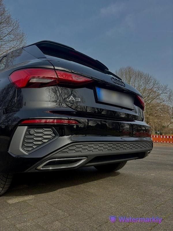 Gebraucht Audi A3 Edition .1 116 PS (85 kW) 2022 Schwarz Limousine