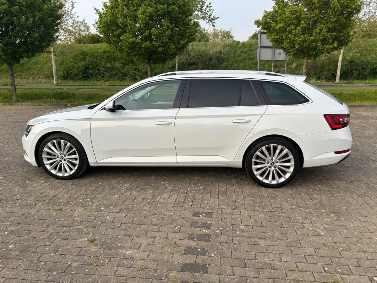 Brugt Skoda Superb Ambition 190 HK (139 kW) 2018 Hvid Stationcar