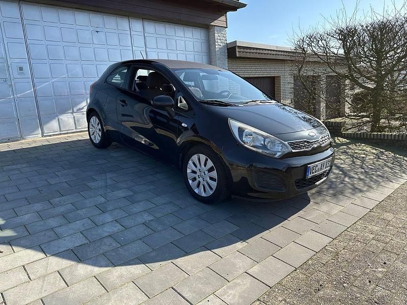 Gebraucht Kia Rio Edition 7 86 PS (63 kW) 2013 Schwarz Limousine
