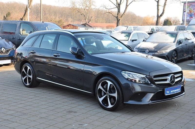 Grau Gebraucht 2020 Mercedes C300 Kombi | 25.990 € (Superpreis) - Bild 1/4