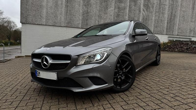 Grau Gebraucht 2016 Mercedes CLA180 Urban Limousine | 12.290 € (Guter Preis) - Bild 1/4