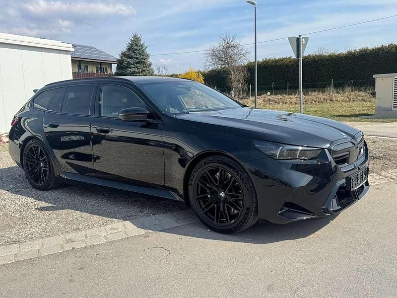 Neu BMW M5 Performance 727 PS (534 kW) 2026 475 saphirschwarz metallic Kombi