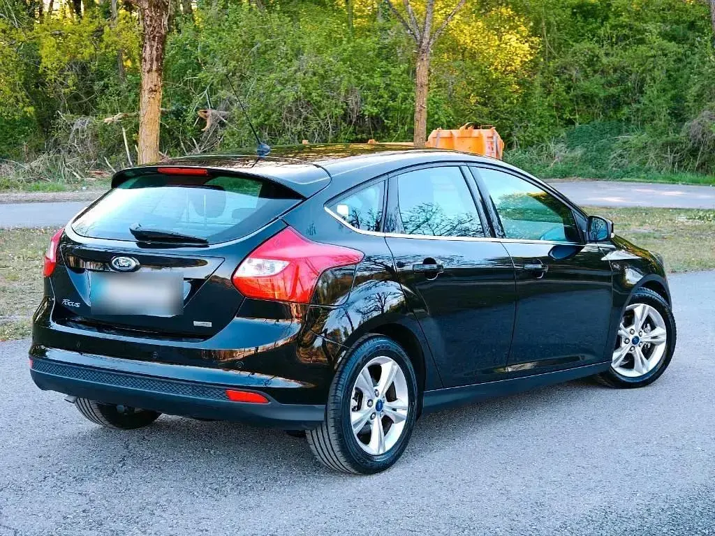 Gebraucht Ford Focus 125 PS (91 kW) 2012 Schwarz Kleinwagen