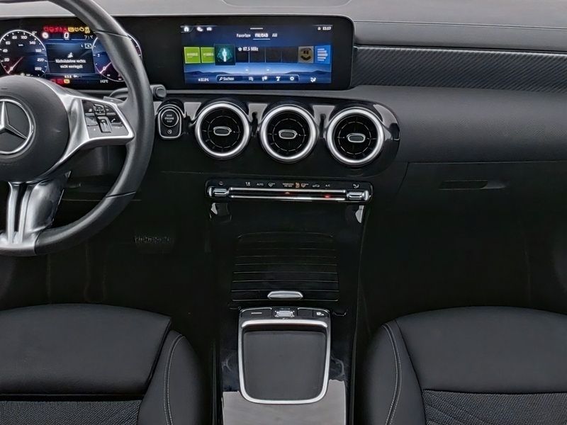 Gebraucht Mercedes CLA180 Progressive 116 PS (85 kW) 2023 Weiß Limousine