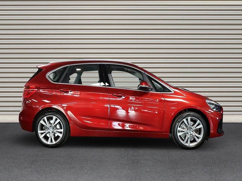 Gebraucht BMW 225 Sport Line 224 PS (164 kW) 2021 Flamencorot brillanteffekt Van / Kleinbus