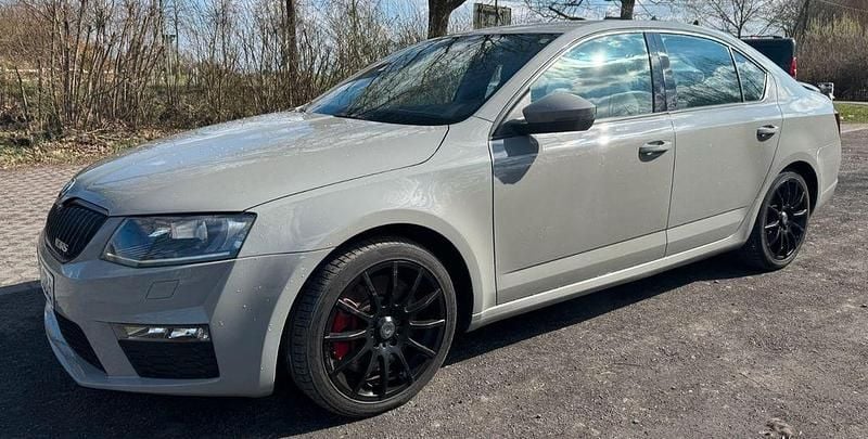 Grau Gebraucht 2016 Skoda Octavia RS Limousine | 13.999 € (Superpreis) - Bild 1/4