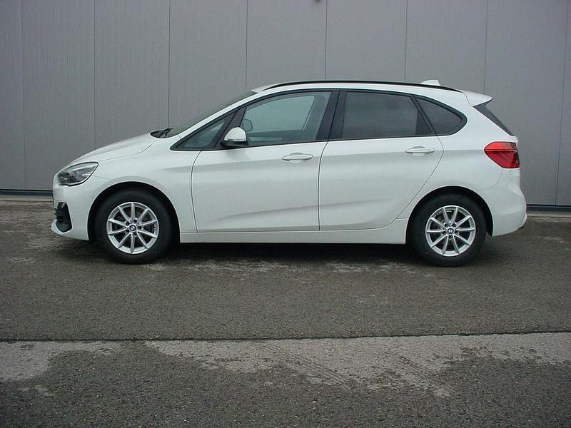 Weiß Gebraucht 2018 BMW 216 Active Tourer Van / Kleinbus | 13.800 € (Fairer Preis) - Bild 1/4