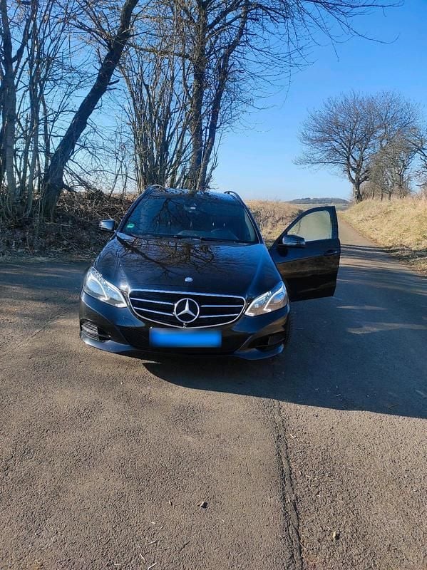Gebraucht Mercedes E220 170 PS (125 kW) 2017 Schwarz Kombi