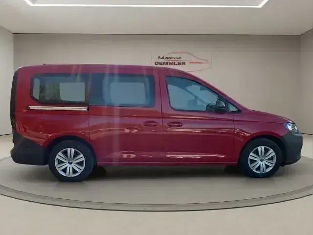 Używany VW Caddy Maxi 122 KM (89 kW) 2022 Czerwony Minivan