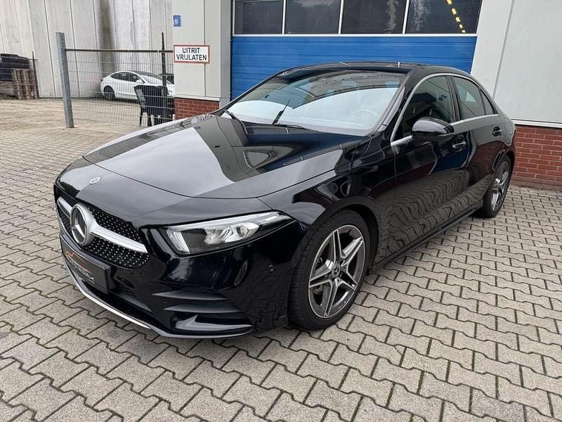 Schwarz Gebraucht 2019 Mercedes A180 AMG Limousine | 17.950 € - Bild 1/4