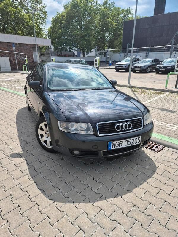 Schwarz Gebraucht 2002 Audi A4 Limousine | 1.800 € (Fairer Preis) - Bild 1/4