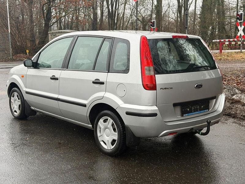 Gebraucht Ford Fusion Ambiente 101 PS (74 kW) 2005 Silber Kleinwagen