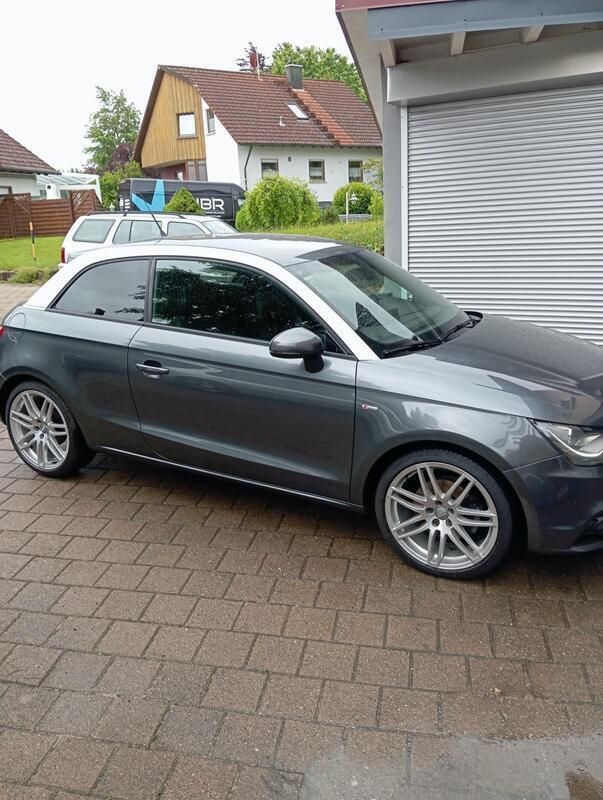 Grau Gebraucht 2011 Audi A1 S-Line Kleinwagen | 8.100 € (Fairer Preis) - Bild 1/4