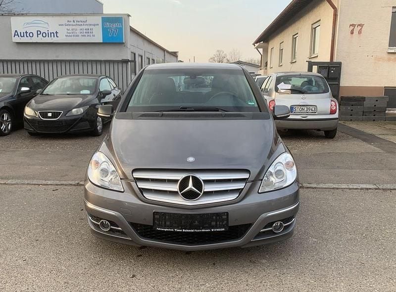 Gebraucht Mercedes B180 109 PS (80 kW) 2011 Grau Van / Kleinbus