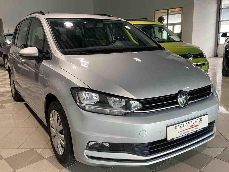 Gebraucht VW Touran Trendline 150 PS (110 kW) 2021 Silber Van / Kleinbus