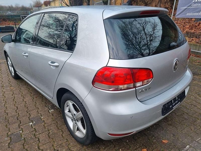 Gebraucht VW Golf VI Style 105 PS (77 kW) 2011 Reflexsilber metallic Kleinwagen