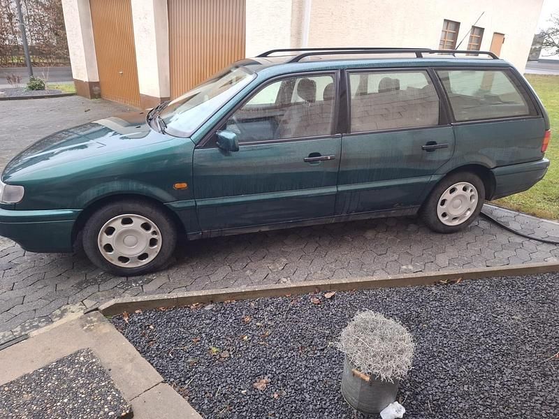 Second-hand VW Passat 90 CP (66 kW) 1996 Verde Break