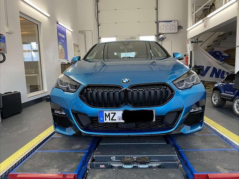 Blau Gebraucht 2023 BMW 216 M Sport Limousine | 30.990 € (Teuer) - Bild 1/4