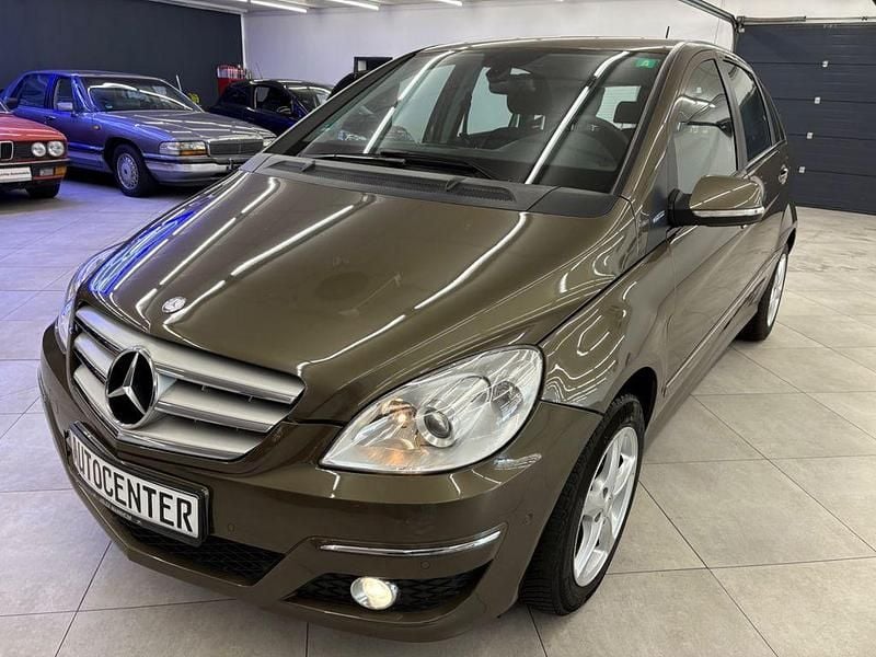 Gebraucht Mercedes B170 116 PS (85 kW) 2009 Braun Van / Kleinbus