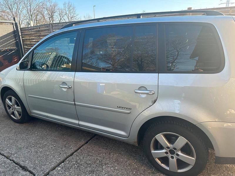 Gebraucht VW Touran 2008 Silber Van / Kleinbus