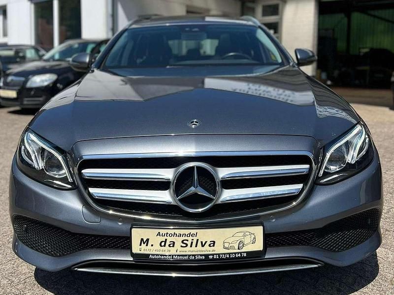 Gebraucht Mercedes E220 Avantgarde 194 PS (142 kW) 2017 Selenitgrau  metalliclack Kombi
