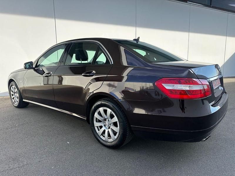 Gebraucht Mercedes E250 204 PS (150 kW) 2009 Braun Limousine