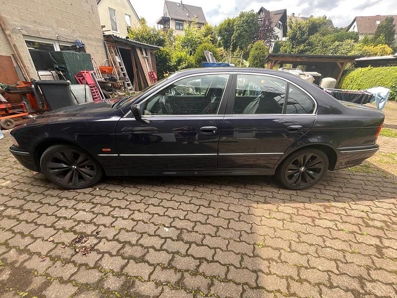 Blau Gebraucht 2000 BMW 520 Limousine | 1.100 € (Superpreis) - Bild 1/4