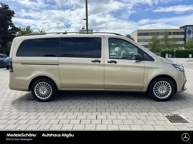 Gebraucht Mercedes Vito 190 PS (139 kW) 2024 Gold Van