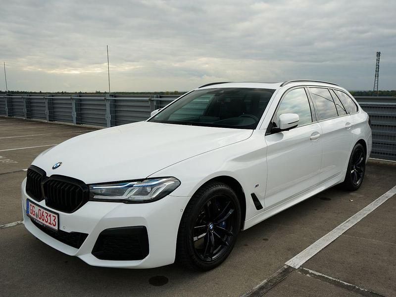 Weiß Gebraucht 2020 BMW 540 Performance Kombi | 34.900 € (Fairer Preis) - Bild 1/4