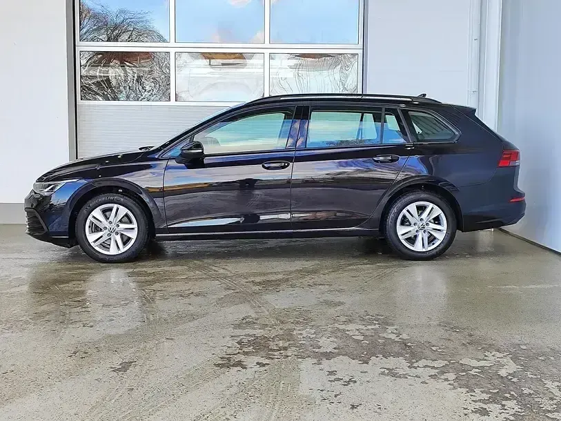 Gebraucht VW Golf VIII Life 116 PS (85 kW) 2022 Deep black perleffekt Kombi