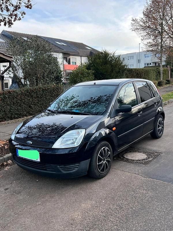 Schwarz Gebraucht 2002 Ford Fiesta Kleinwagen | 1.600 € (Etwas zu teuer) - Bild 1/4