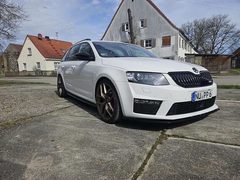 Weiß Gebraucht 2015 Skoda Octavia RS Kombi | 16.590 € (Fairer Preis) - Bild 1/4