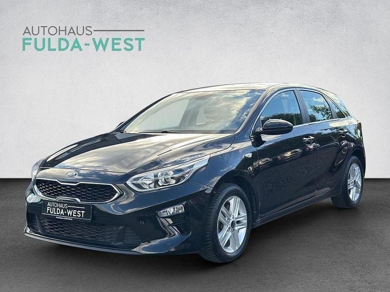 Schwarz Gebraucht 2020 Kia Ceed Vision Limousine | 18.440 € (Etwas zu teuer) - Bild 1/4
