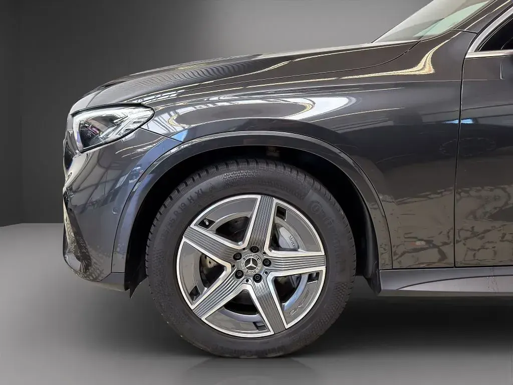 Gebraucht Mercedes GLC300 AMG 269 PS (197 kW) 2025 Grau SUV