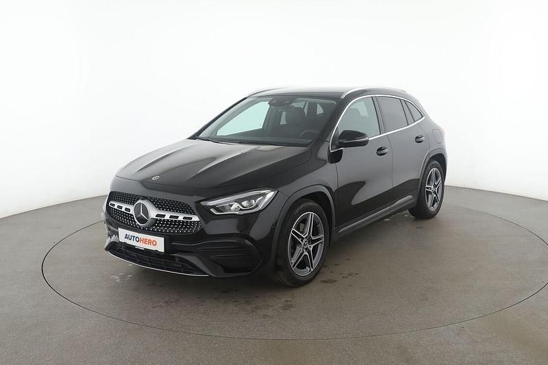 Schwarz Gebraucht 2021 Mercedes GLA200 AMG line SUV | 34.890 € (Fairer Preis) - Bild 1/3