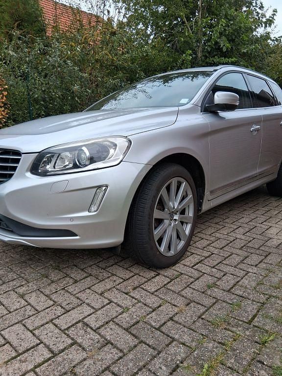 Silber Gebraucht 2014 Volvo XC60 Summum SUV | 18.500 € (Etwas zu teuer) - Bild 1/4