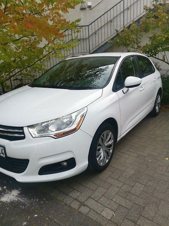Weiß Gebraucht 2012 Citroën C4 Limousine | 4.250 € (Fairer Preis) - Bild 1/4