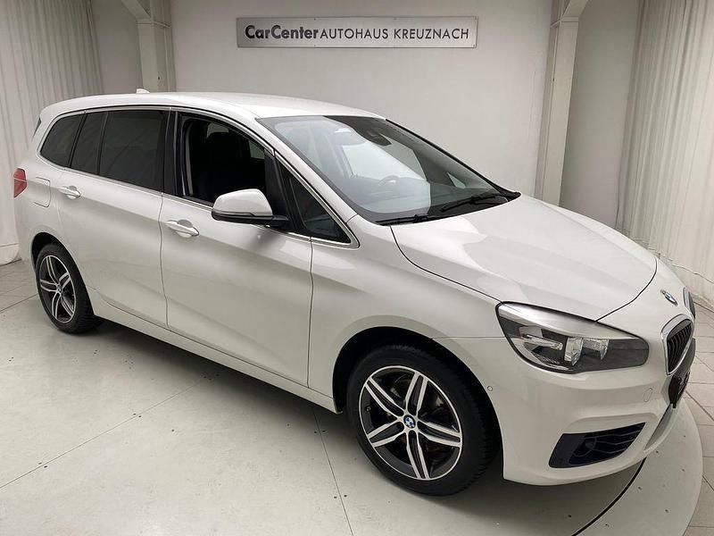 Weiß Gebraucht 2016 BMW 218 Gran Tourer Sport Line Van / Kleinbus | 12.000 € (Guter Preis) - Bild 1/4