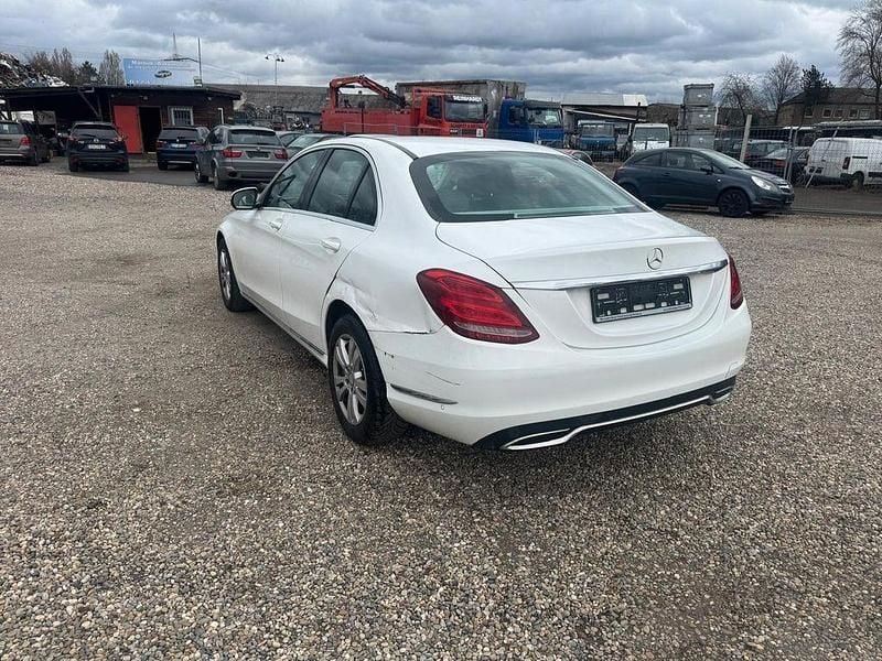 Gebraucht Mercedes C180 156 PS (114 kW) 2015 Weiß Limousine